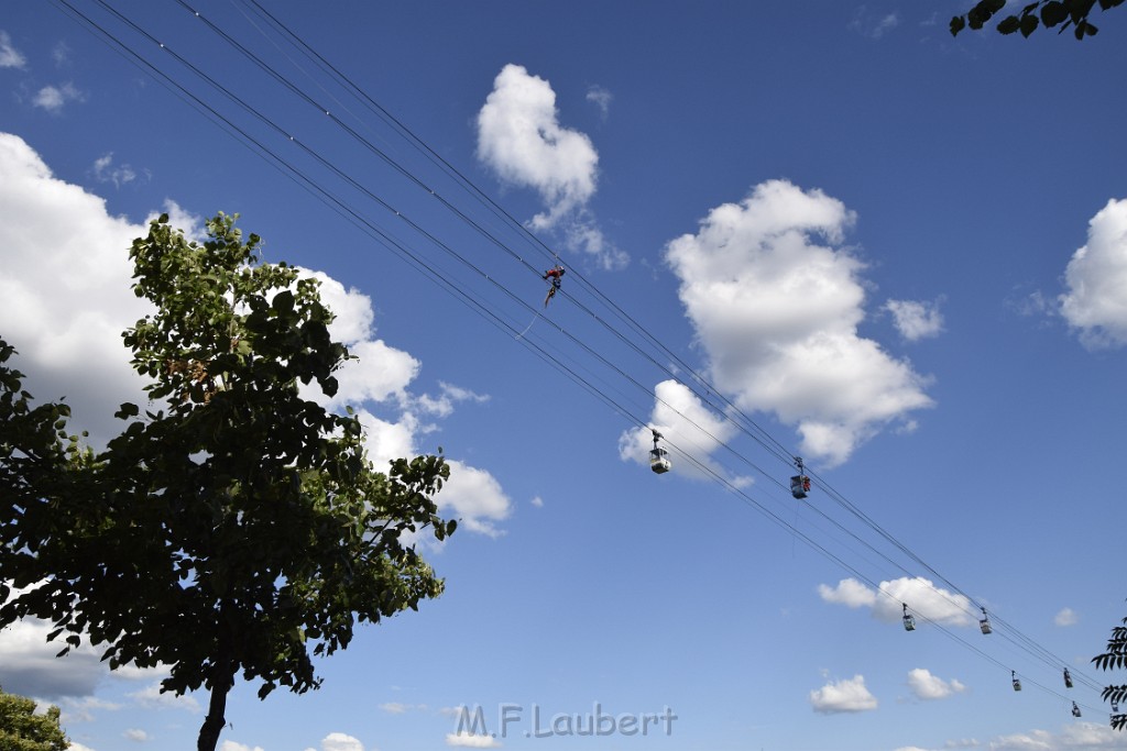 Koelner Seilbahn Gondel blieb haengen Koeln Linksrheinisch P358.JPG - Miklos Laubert